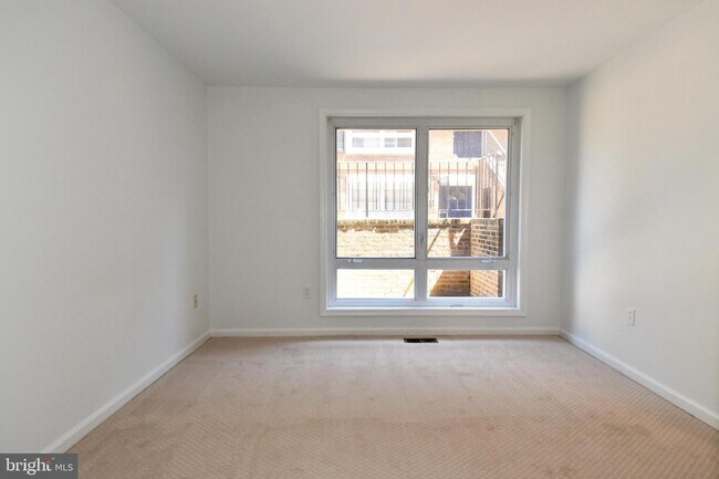 Building Photo - 2111 N Monroe St
