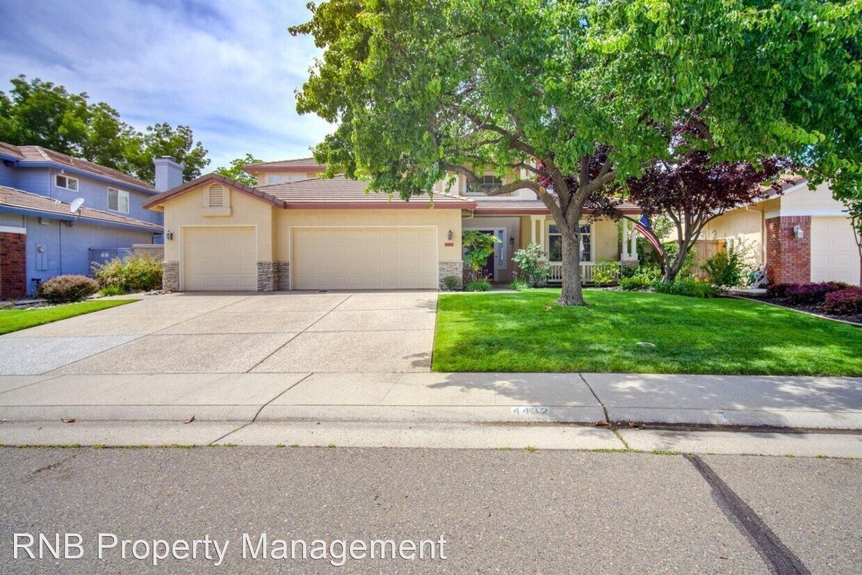 Foto principal - 4 br, 3.5 bath House - 4432 Pebble Beach Road