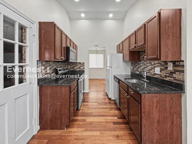 Foto del edificio - 9005 Heatherfield Ct