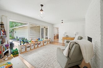 Building Photo - 6267 Chevy Chase Dr