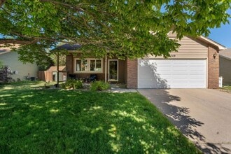 Building Photo - 749 Eagle Dr