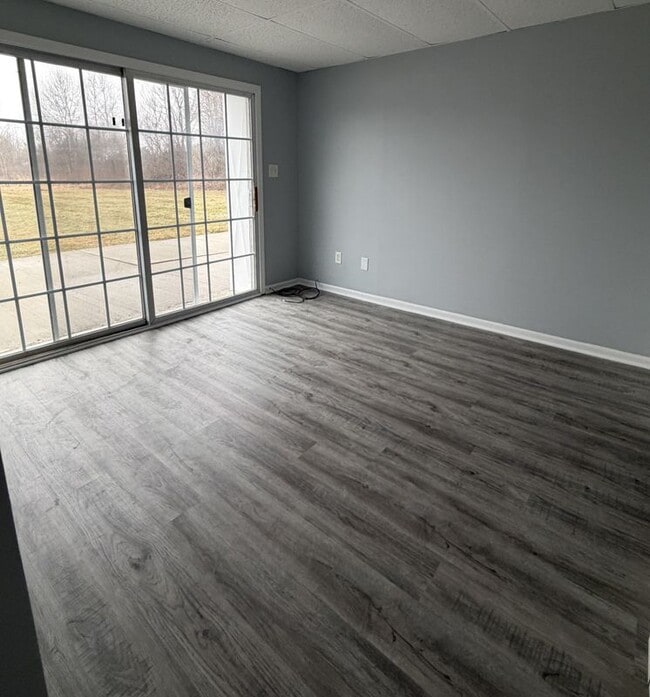 Building Photo - 9492 Linden Rd