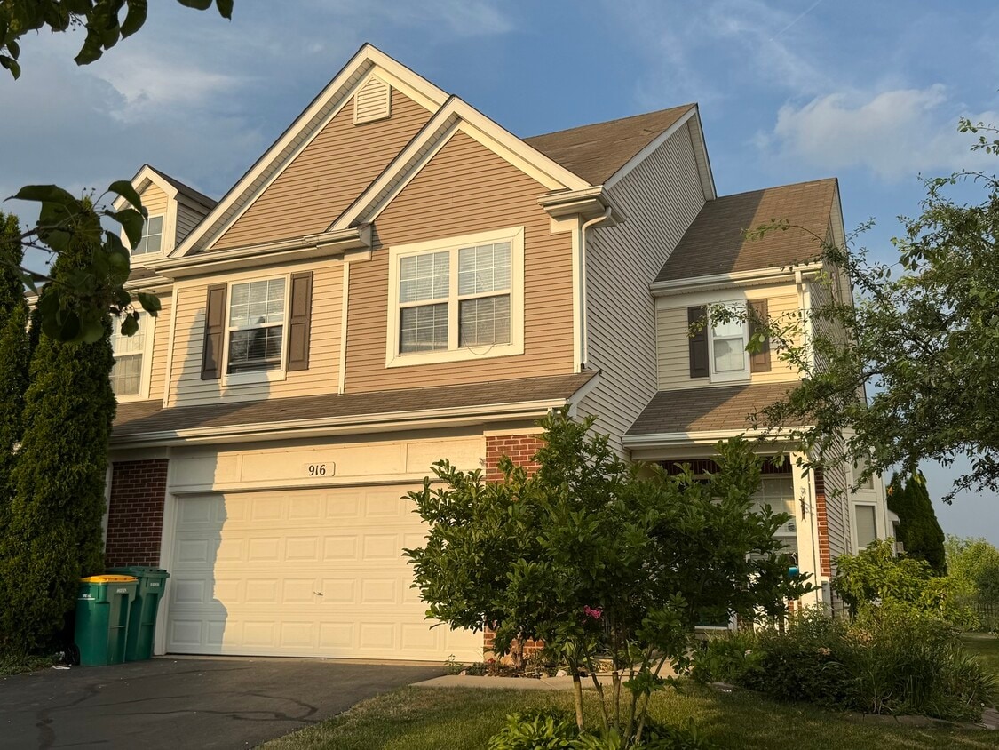 Primary Photo - 916 Bluebell Cir