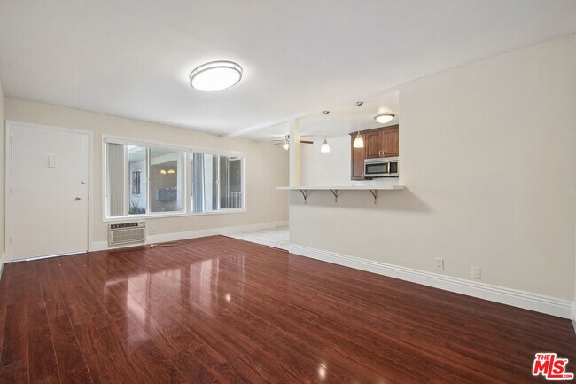 Foto del edificio - 1220 N Ogden Dr