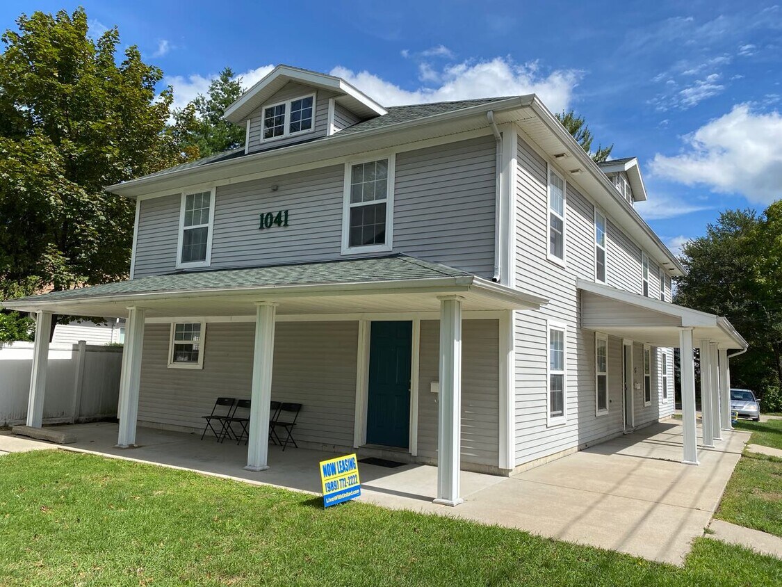 Building Photo - 1041 S Fancher