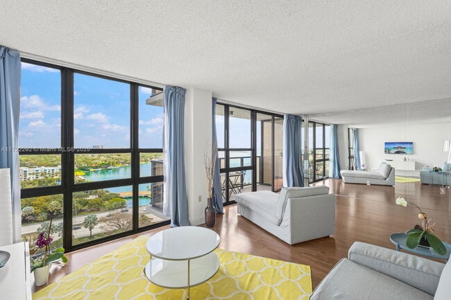 Foto del edificio - 600 NE 36th St