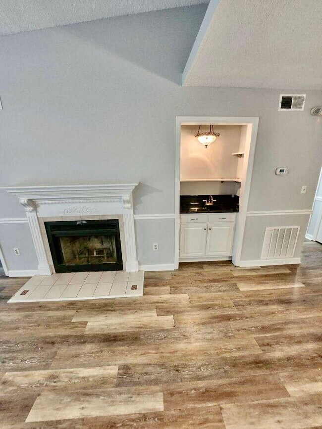 Foto del edificio - 131 Edgewater Ln