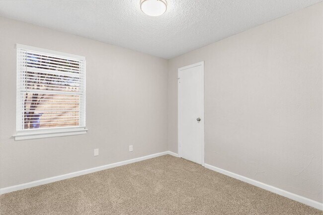 Foto del edificio - 714 Pleasant Valley Rd