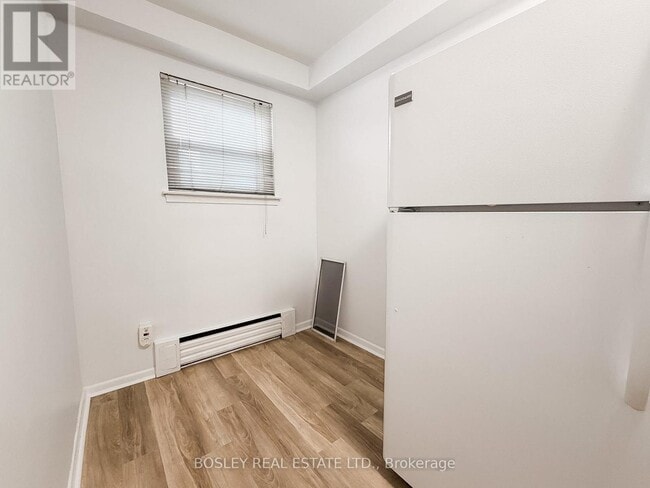 Building Photo - 3 - 9928A BAYVIEW AVENUE