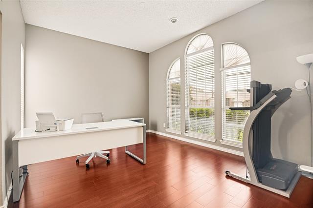 Foto del edificio - 7013 Lo Chalmers Ln