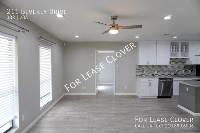 Building Photo - Charming Fully Updated 1930's Cottage in J...