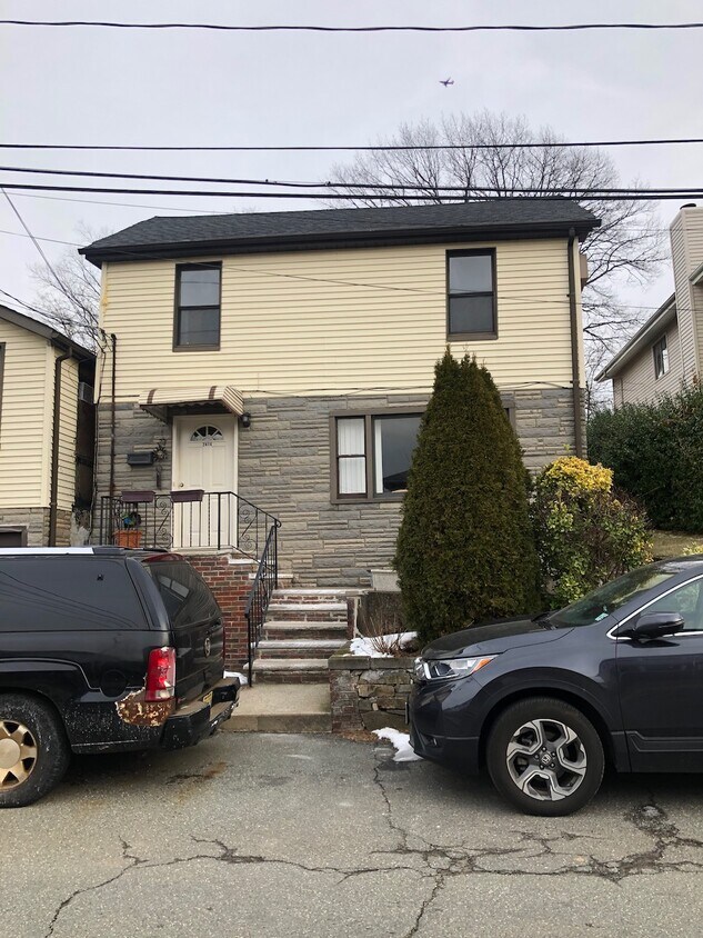 2414 3rd St, Fort Lee, NJ 07024 Apartments in Fort Lee, NJ