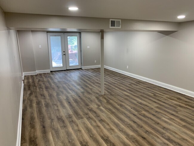Building Photo - 8601 Pleasant Plains Rd