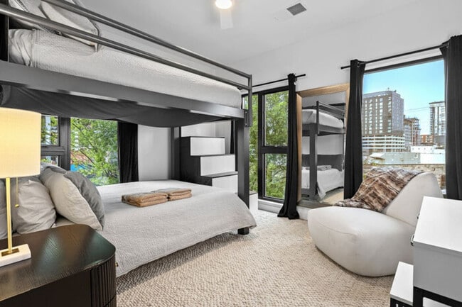 Building Photo - Skyline Views|Pool|Gym|2 Balconies|Walk 2 ...