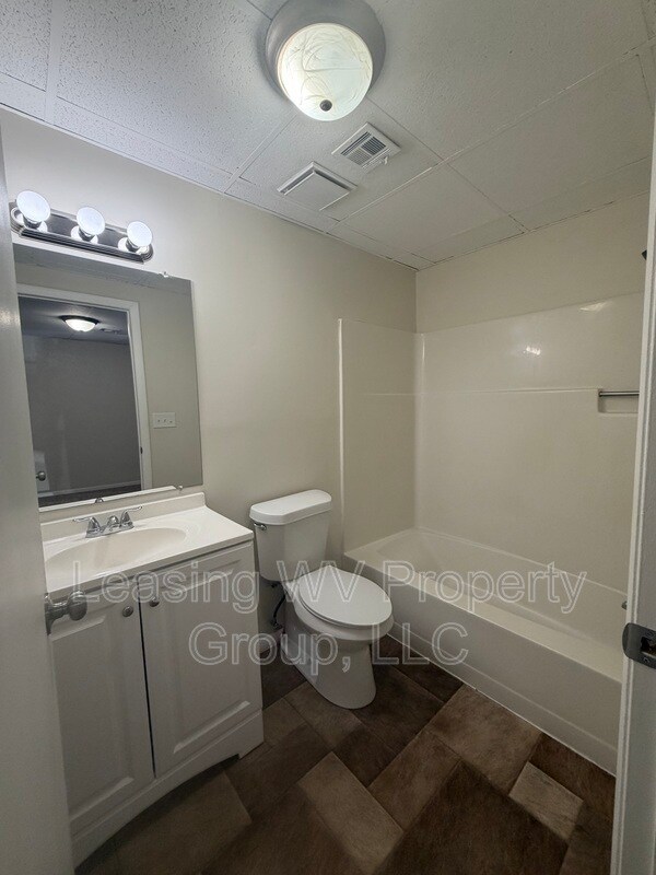 Foto del edificio - 139 Clayton Ave