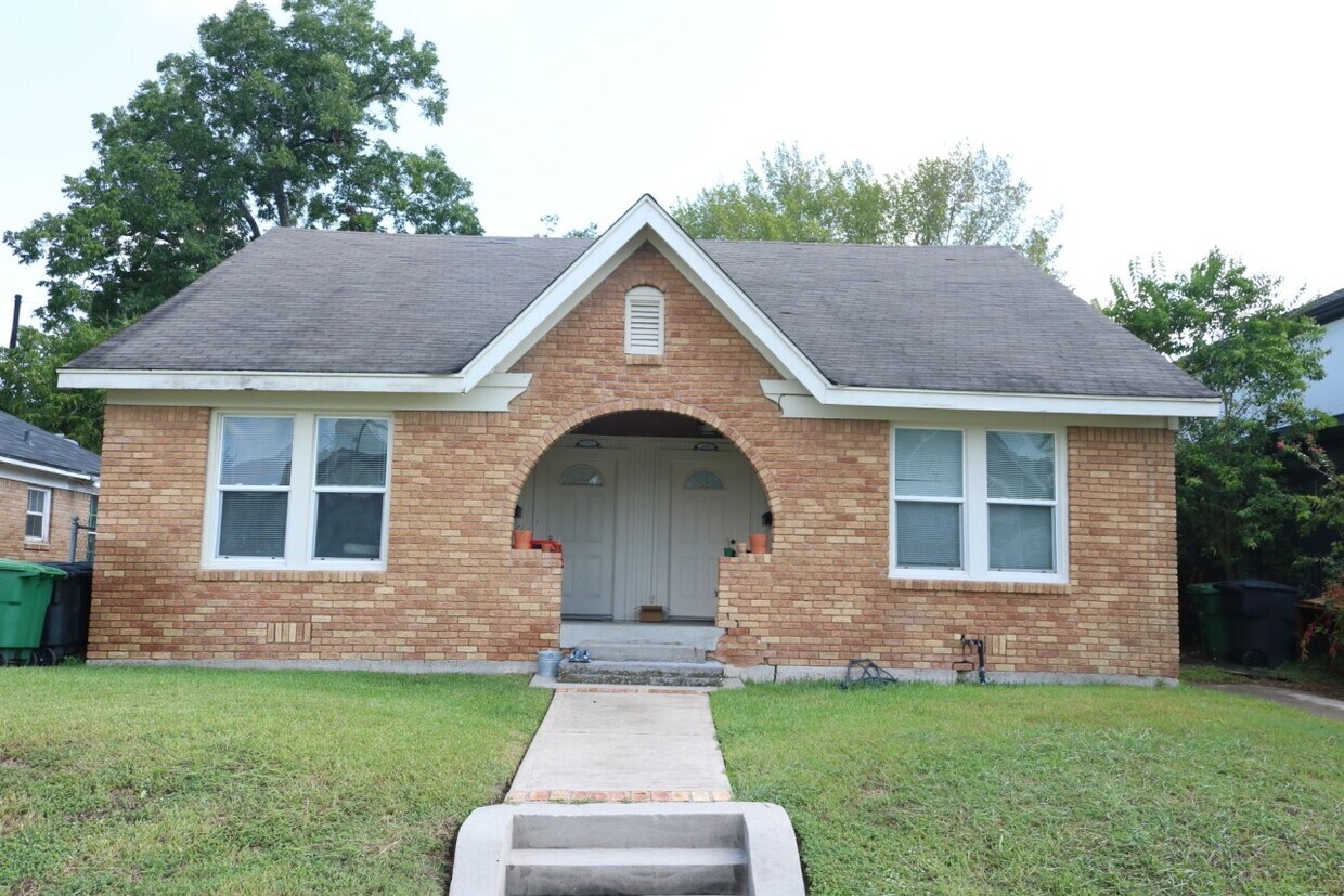 Foto principal - 2515 Cleburne St