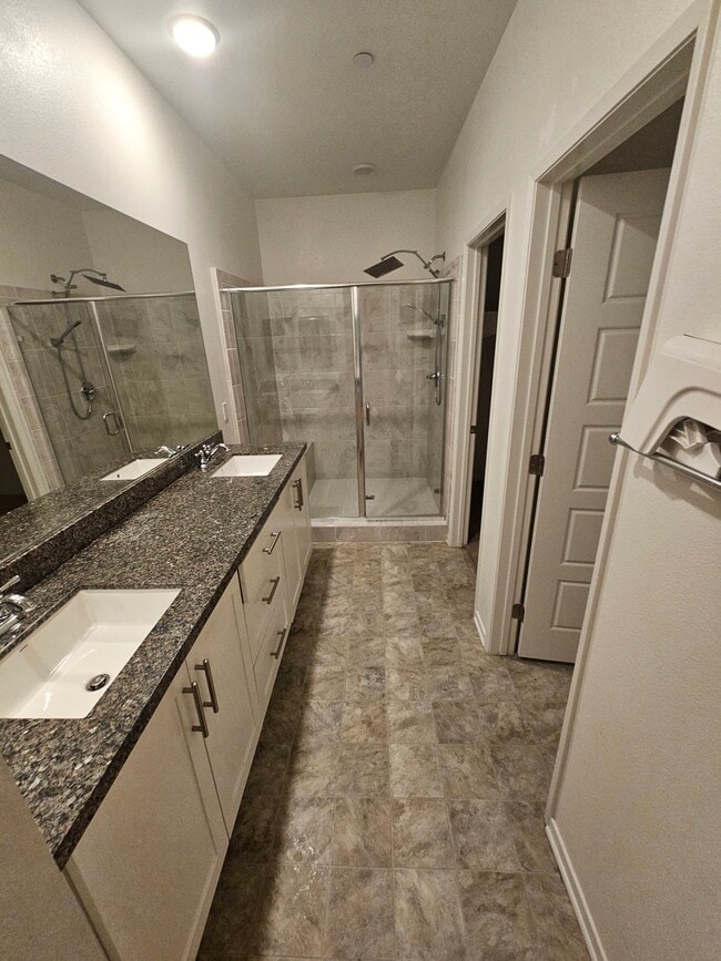 Bathroom #1 En Suite - 5405 Beach Grass Ln