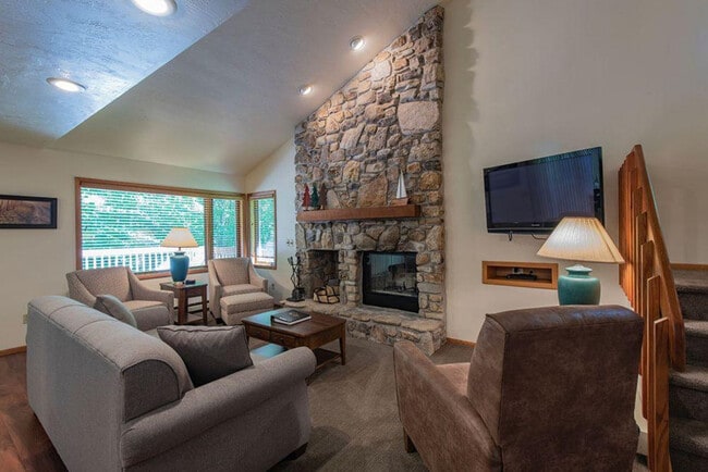 Foto del edificio - 1702 Forest Ridge Rd