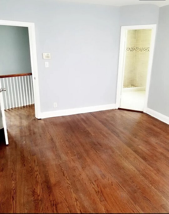 Building Photo - Beautiful Townhome