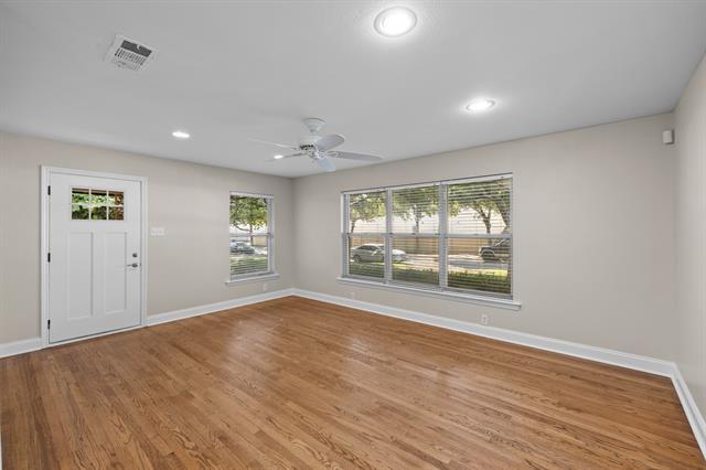 Foto del edificio - 6317 Ravendale Ln