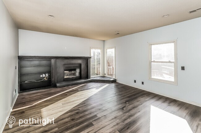 Building Photo - 15742 Horton St, Overland Park, KS, 66223