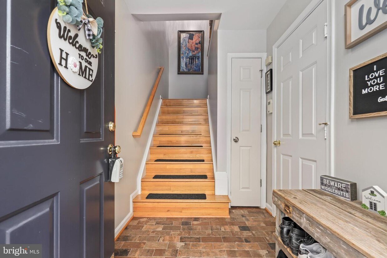 5316 Waldo Dr, Alexandria, VA 22315 Townhouse for Rent in Alexandria, VA