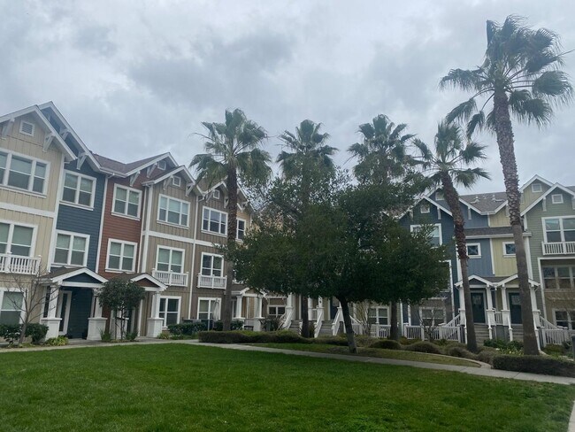 Foto del edificio - 856 Avery Dr