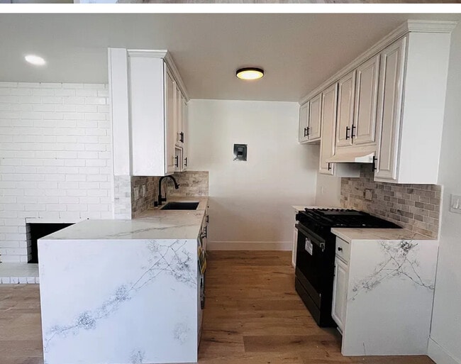 Building Photo - 17082 Emerald Ln