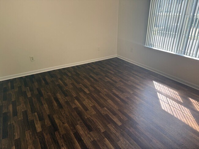 Foto del edificio - Lovely Three Bedroom Home In The Summerville Neighborhood!