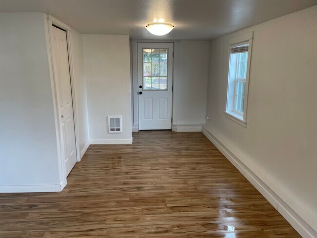 Foto del edificio - 220 Ruby Ave