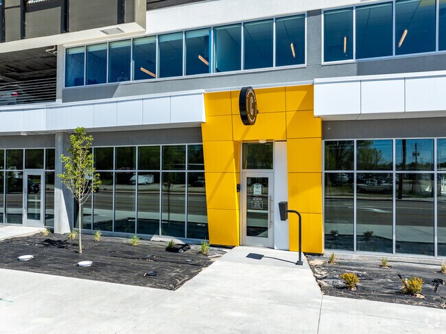 Entrada - Crosshatch Apartments