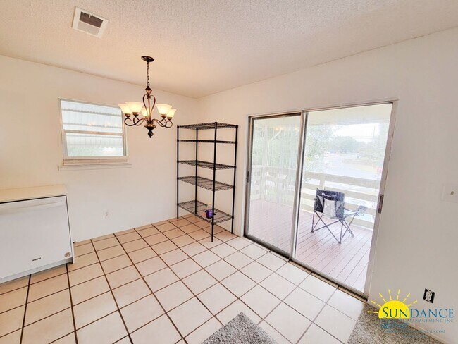Building Photo - Three bedroom in the heart of Destin!