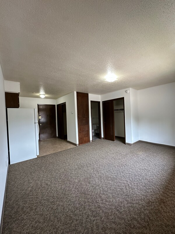 Foto del edificio - 320 Oak Ave N