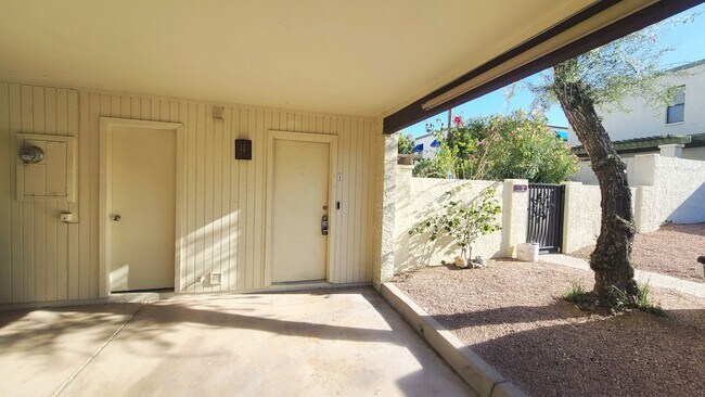 Building Photo - Pointe South Mountain 2-bedroom condo, gat...