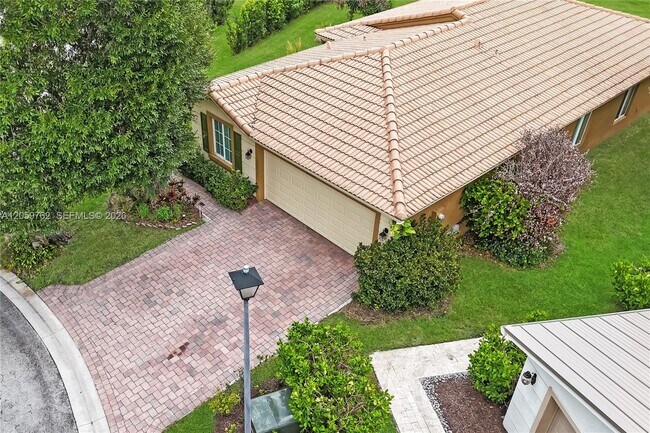 Building Photo - 5603 SE Graham Dr