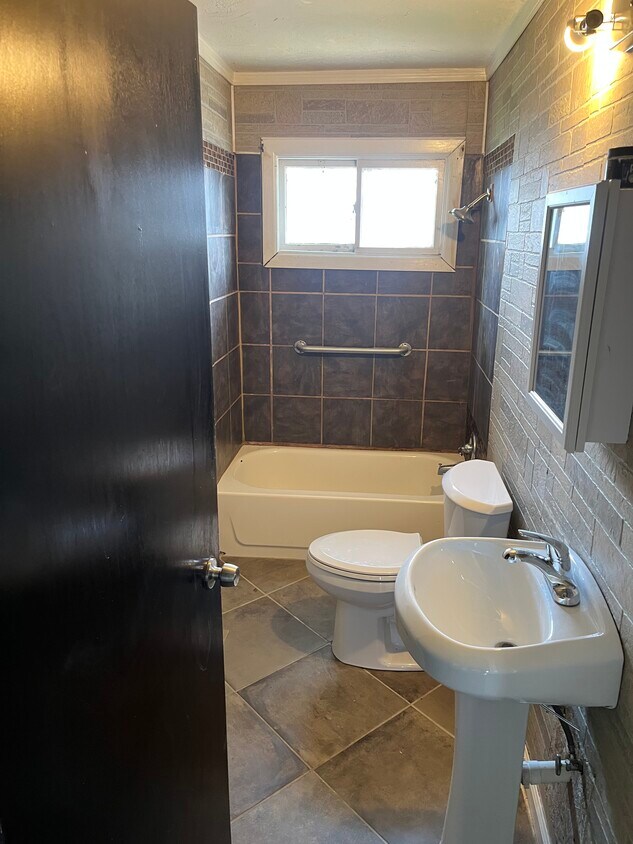 Foto principal - 4776 E 174th St