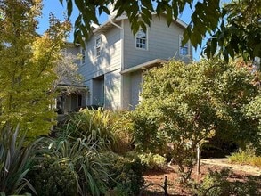 Building Photo - 108 Club Dr