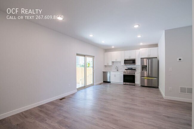 Building Photo - Grays Ferry Three Bedroom with Private Patio