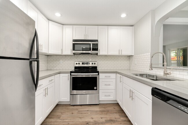 Kitchen - 12690 NE 10th Pl