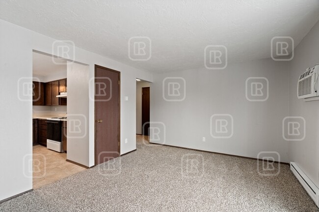 Building Photo - 13121 E Skyview Ave