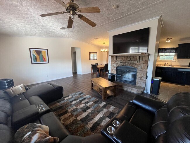 Foto del edificio - Spacious 3 Bedroom, 2 Bath Manufactured Home – Live Oak, FL