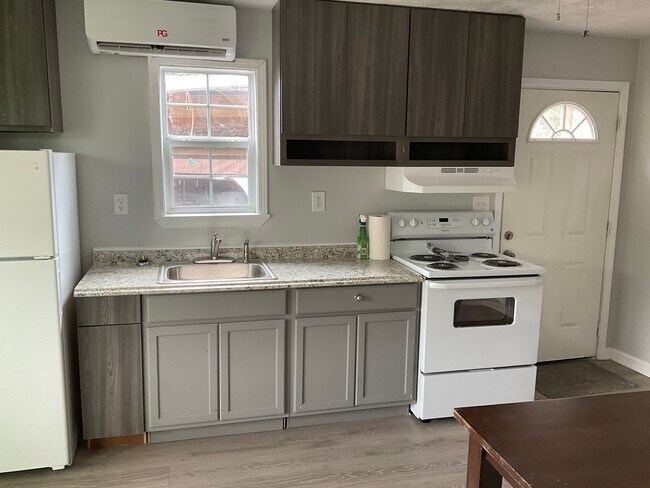 Foto del edificio - 13326 Elaine Rd