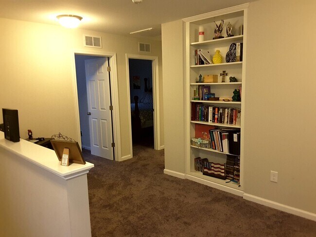 Building Photo - Liberty Crossing