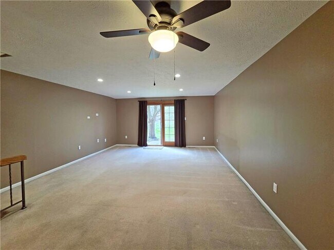 Foto del edificio - 711 Newton Square Dr