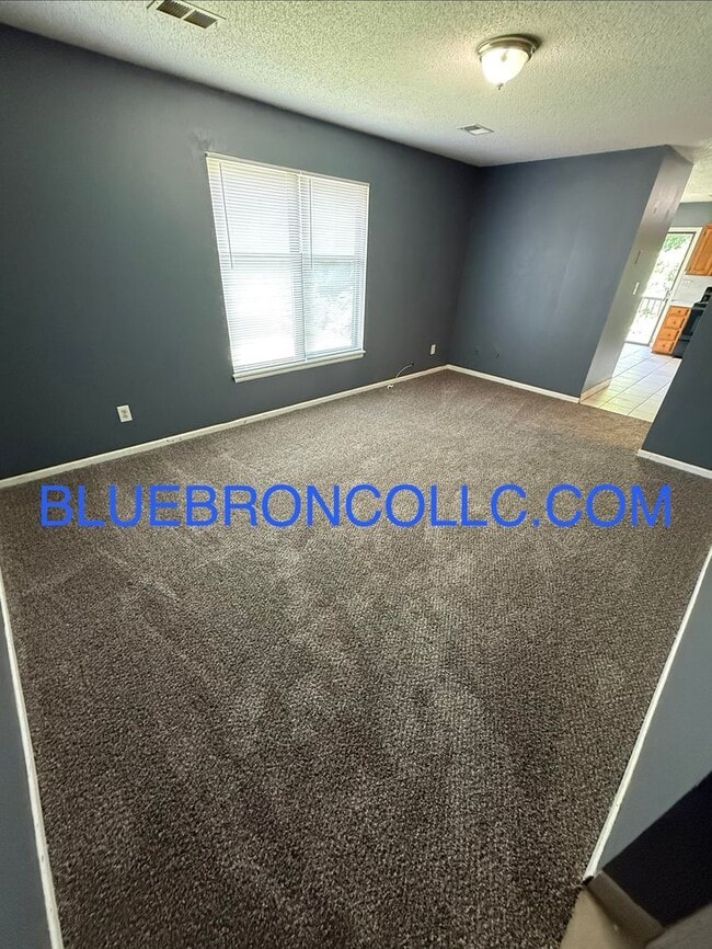 Building Photo - 206 Sky Vue Dr