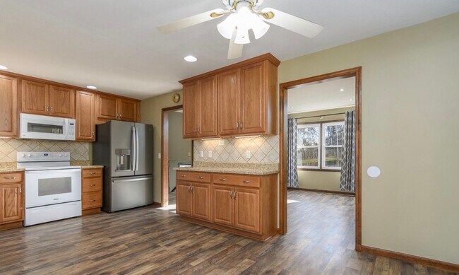 Foto del edificio - 404 Elm Tree Dr