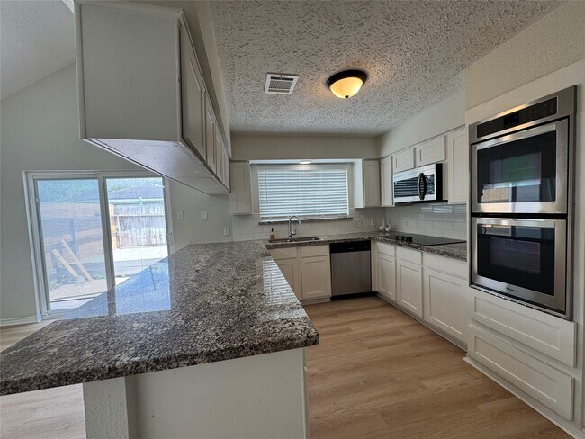 Building Photo - 22018 Elsinore Dr