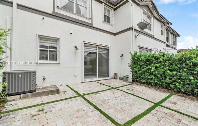 Foto del edificio - 7738 NW 116th Ave