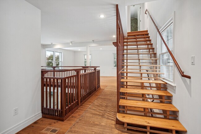 Building Photo - 7913 Kentbury Dr