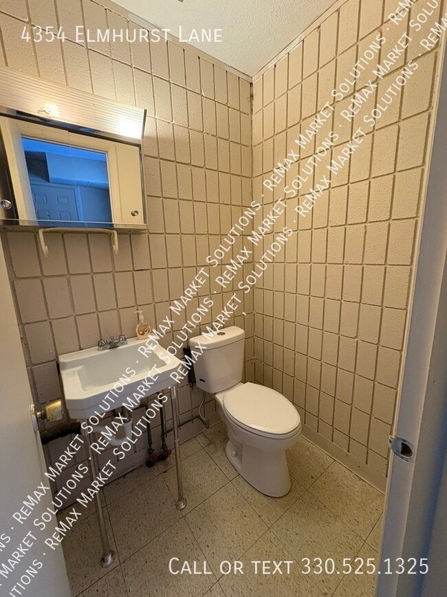 Building Photo - 4354 Elmhurst Dr